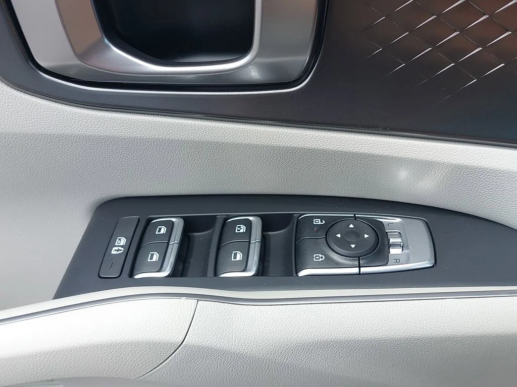 Used 2025 Silver Kia EX image 29