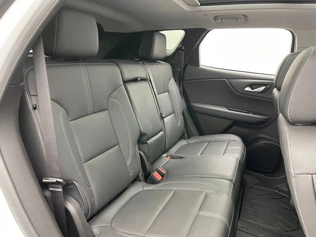 Used 2024 Summit White Chevrolet 3LT image 36
