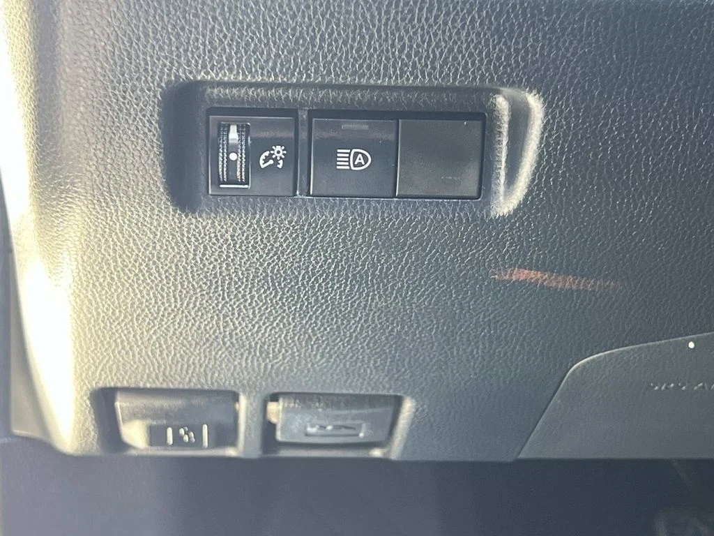 Used 2021 White Toyota LE image 23