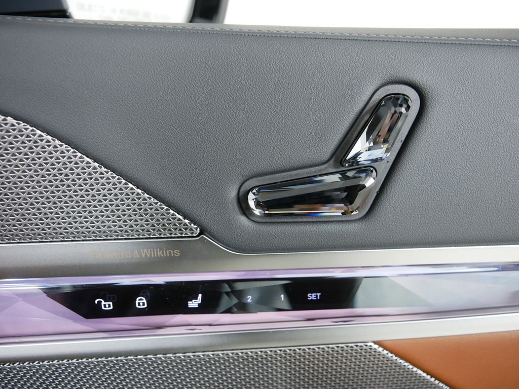 2025 BMW 7 Series 750e - Photo 22