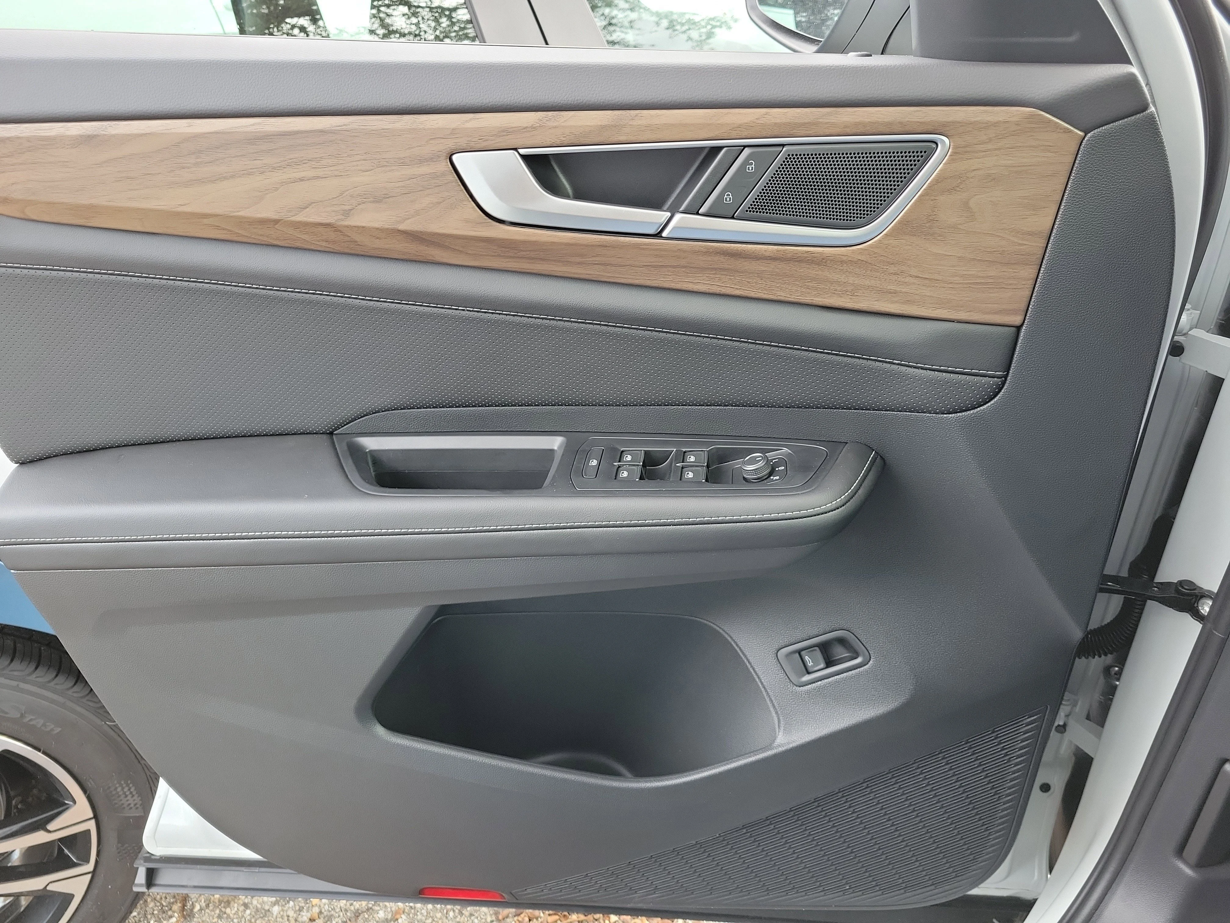 2026 Volkswagen Atlas SE w/Tech - Photo 19