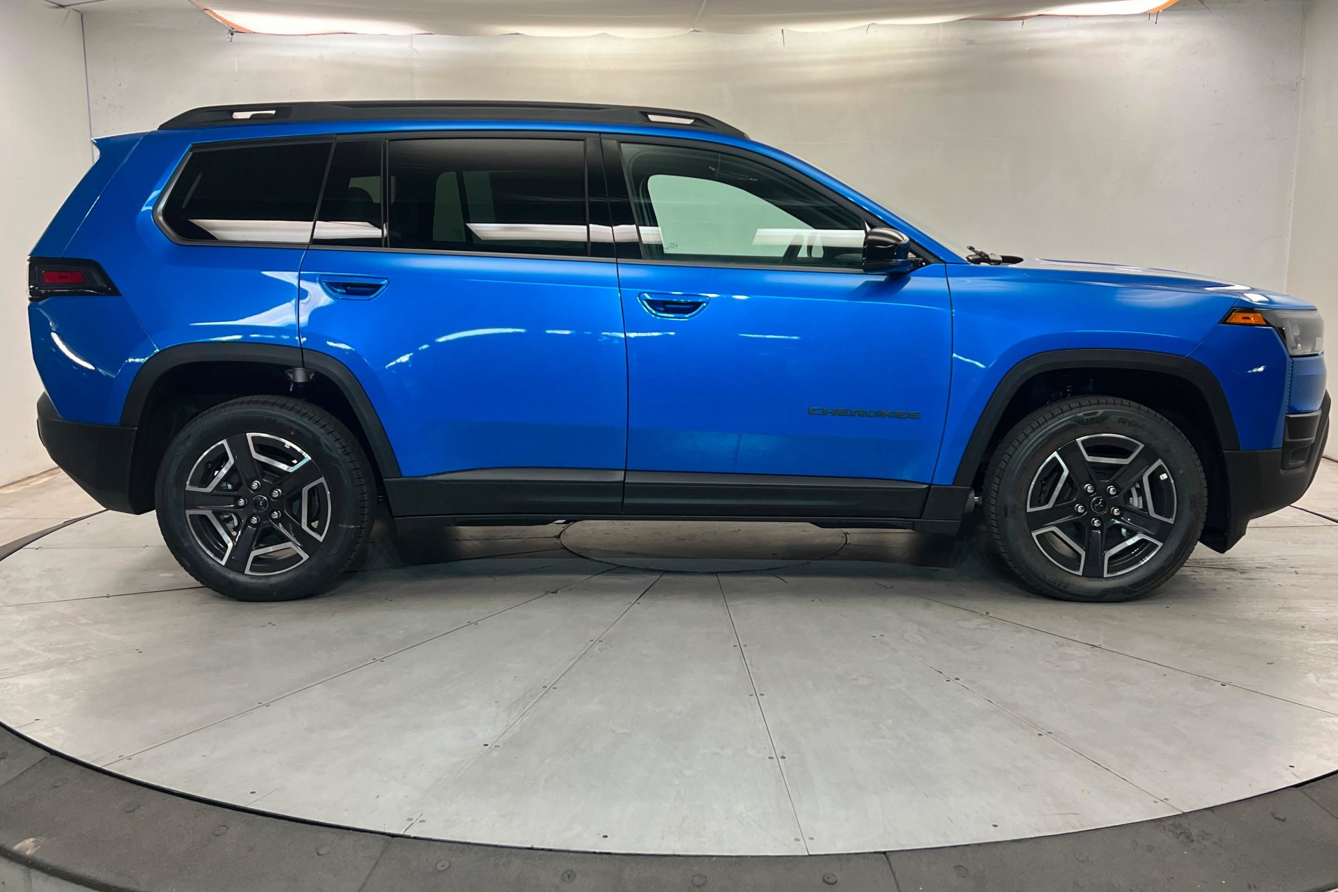 New 2026 Hydro Blue Pearl-Coat Exterior Paint Jeep Limited image 7