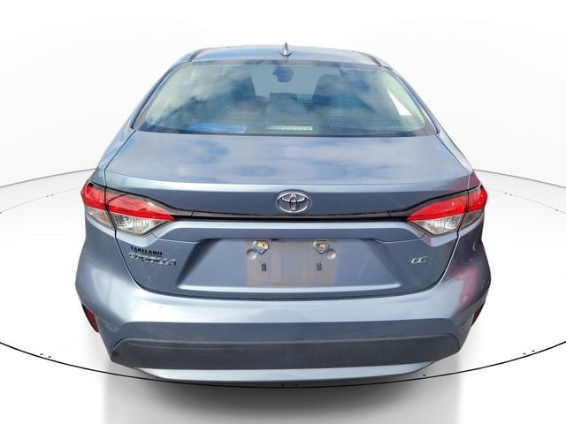 Used 2021  Toyota LE image 4