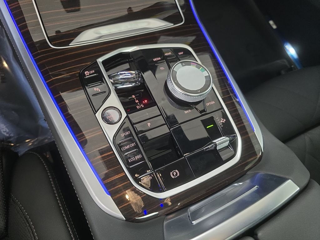 New 2026 Mineral White Metallic BMW sDrive40i image 12