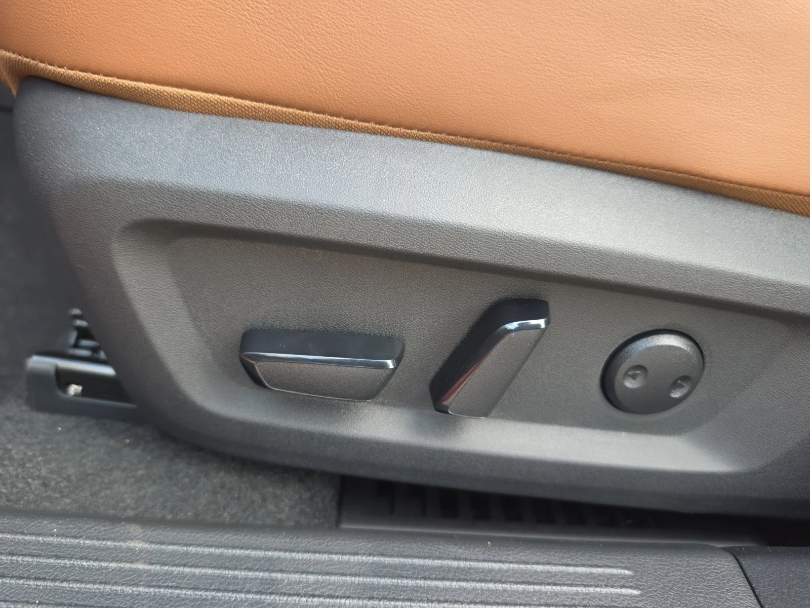 New 2026 Scarlet Ember Tintcoat Nissan Platinum image 9