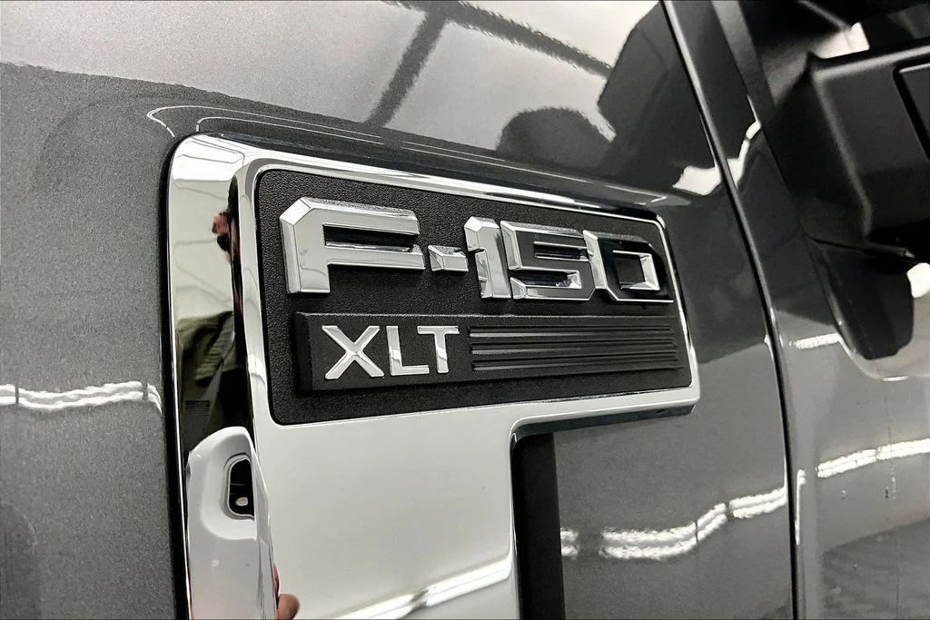 New 2025 Gray Metallic Ford XLT image 8