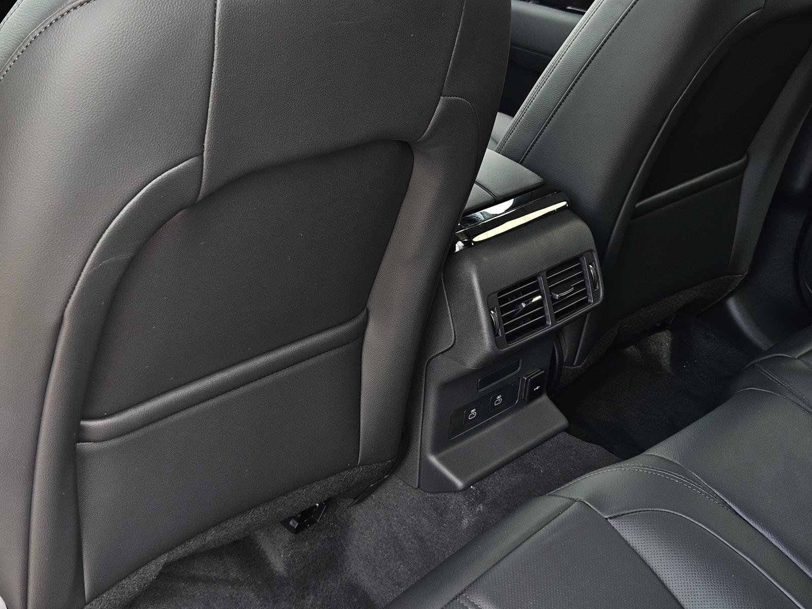 New 2026 Santorini Black Land Rover Dynamic SE image 28