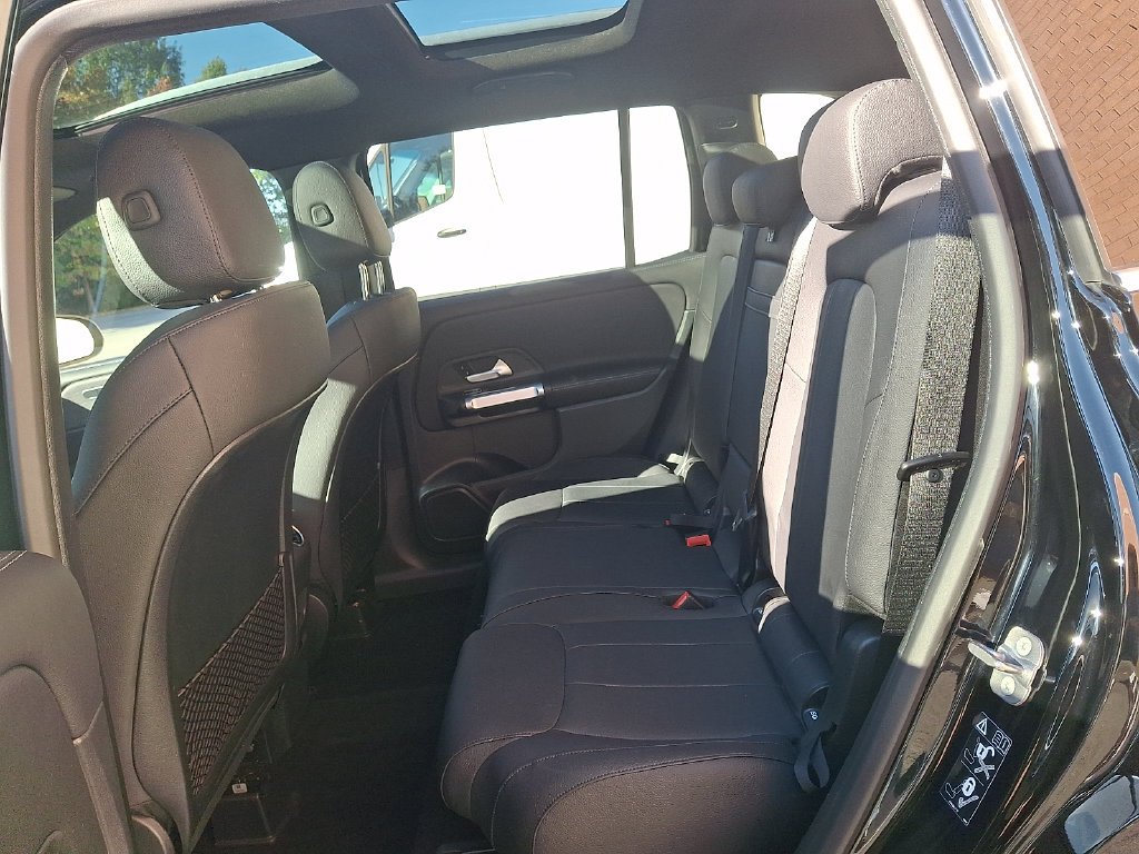 Certified Used 2023  Mercedes-Benz GLB 250 image 10