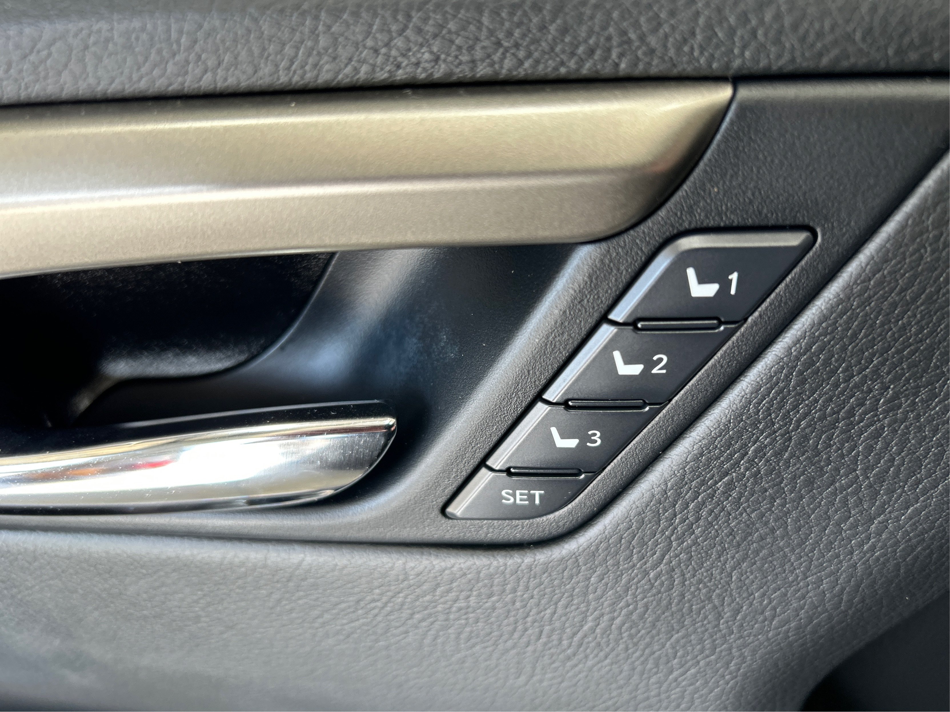 Used 2017  Lexus 350 image 32