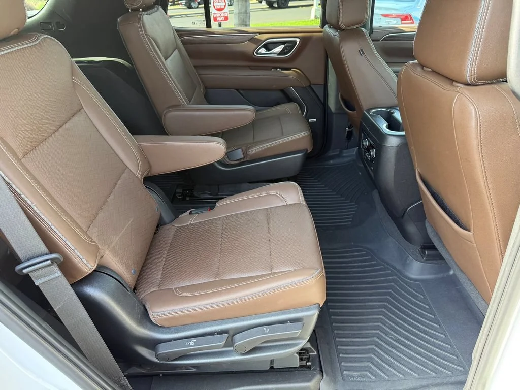 Used 2023 Iridescent Pearl Tricoat Chevrolet High Country image 19