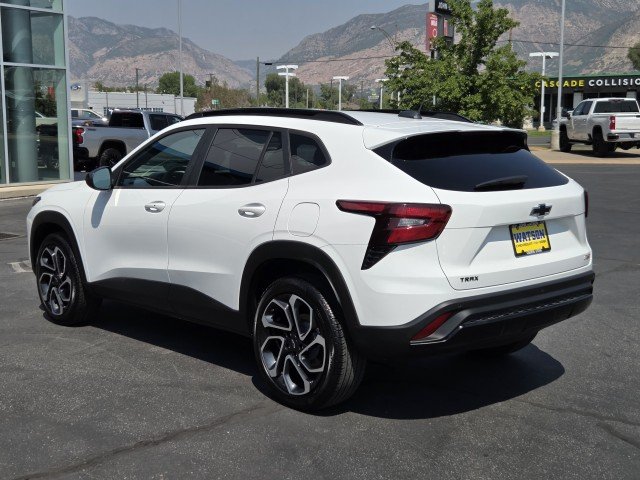 Used 2025 Summit White Chevrolet 2RS image 7