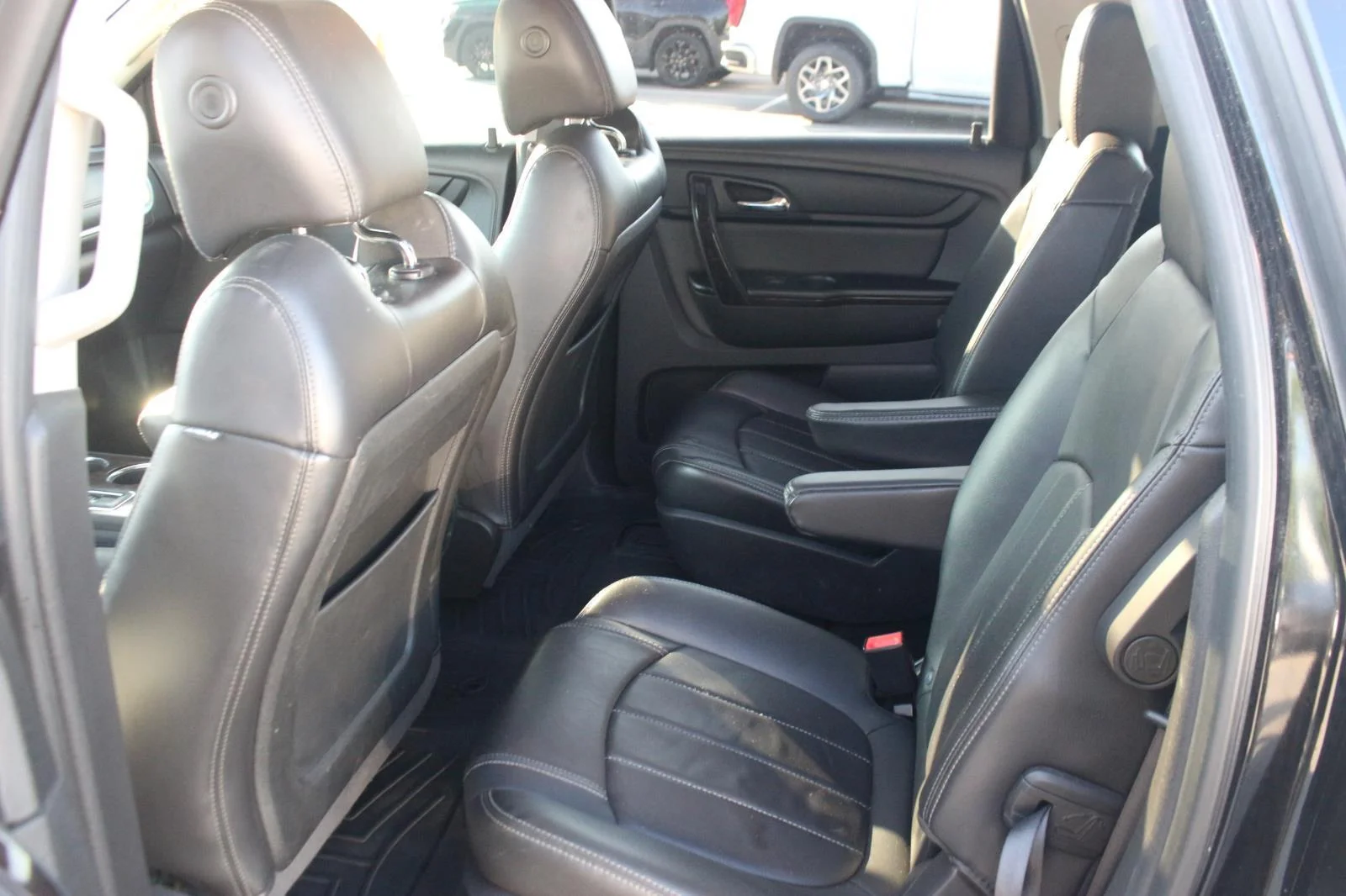 Used 2016 MOSAIC BLACK METALLIC Chevrolet LTZ image 32