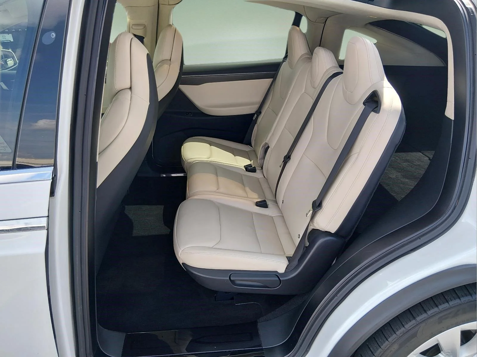 Used 2017  Tesla 90D image 20