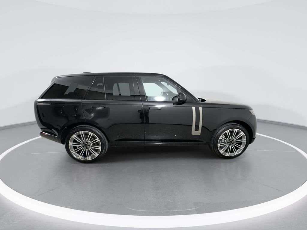 New 2026 SANTORN BLK MET Land Rover SE image 9