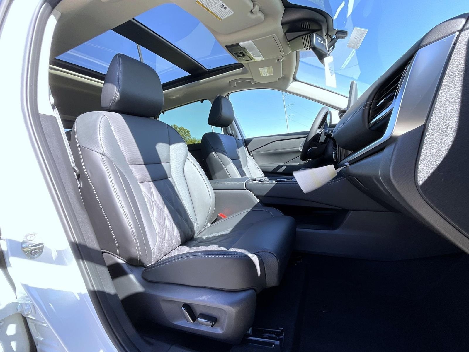 New 2026 Everest White Pearl TriCoat Nissan Platinum image 16
