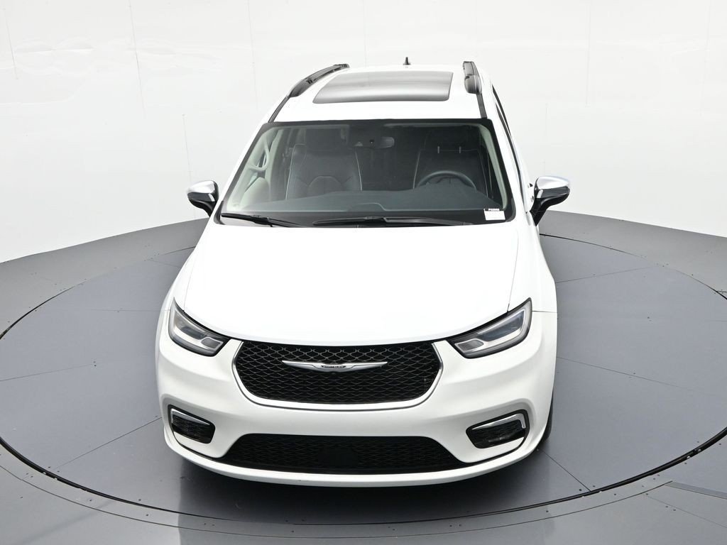 Used 2023 Bright White Clearcoat Chrysler Limited FWD image 15
