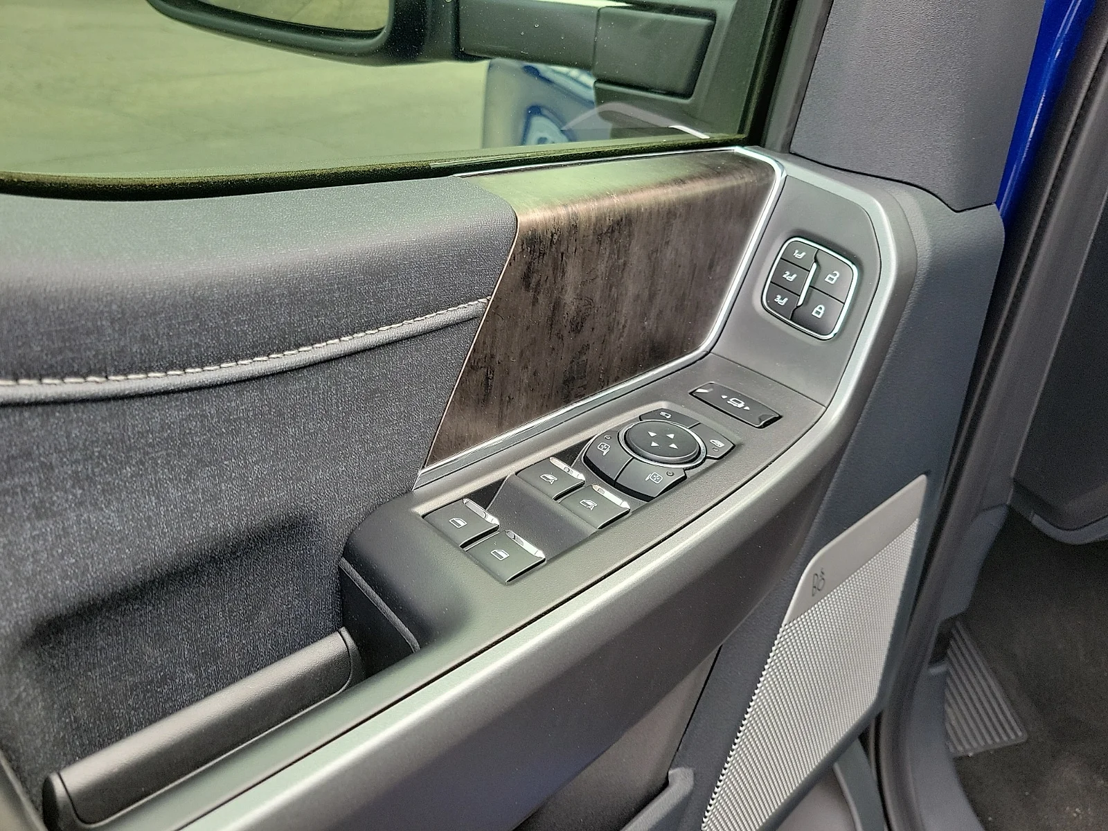 New 2026 Argon Blue Metallic Ford F-250&reg; Lariat&reg; image 11