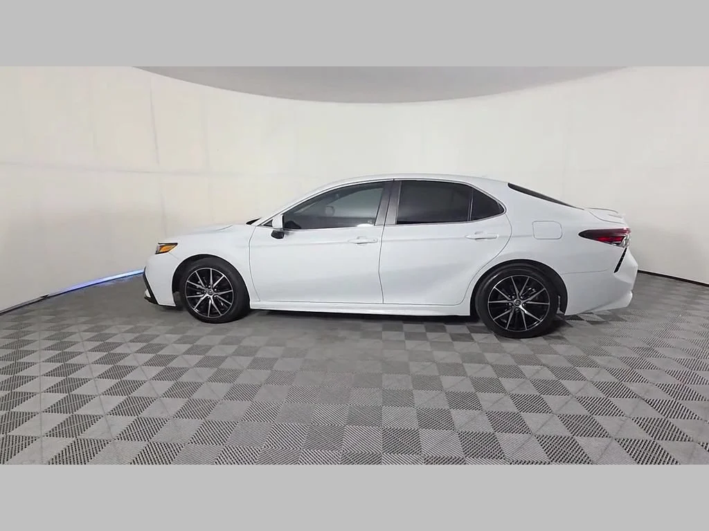 Used 2024 Ice Toyota SE image 46