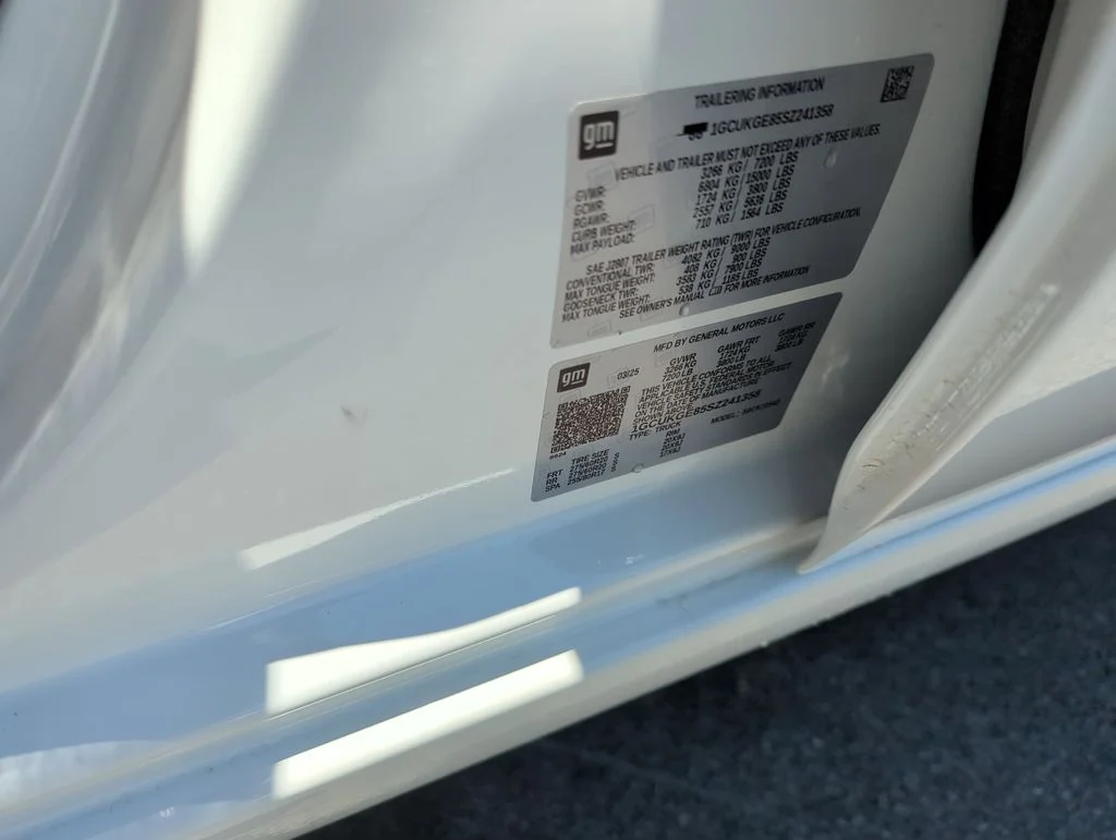 Used 2025 White Chevrolet LTZ image 39