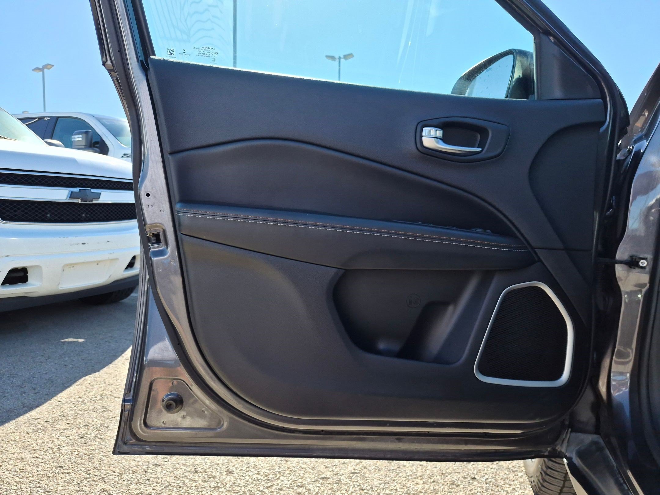 Used 2018 Granite Crystal Metallic Clearcoat Jeep Latitude image 12