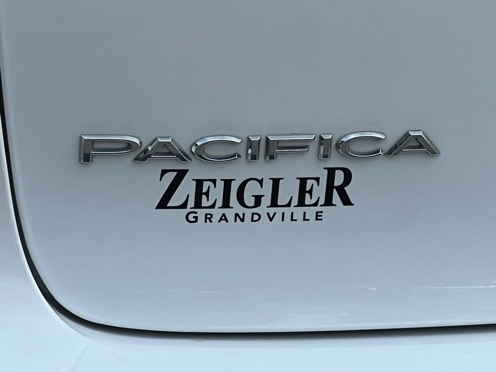 Used 2023 White Chrysler Limited image 44