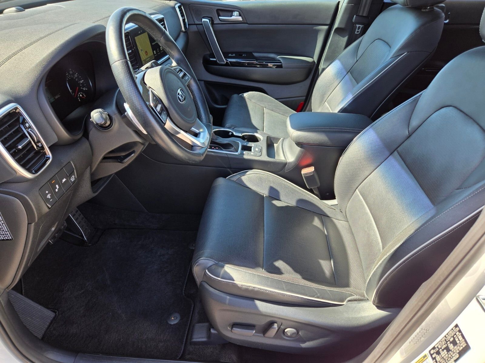 Used 2022 White Kia SX image 10