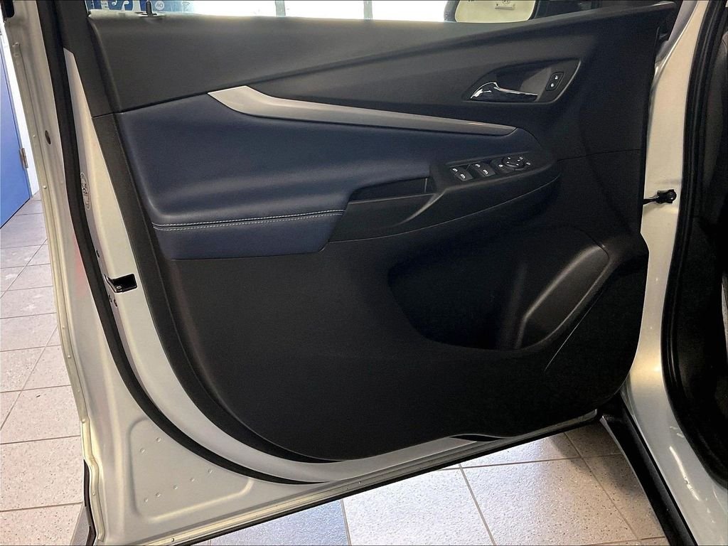 Used 2023 Silver Chevrolet Premier image 9
