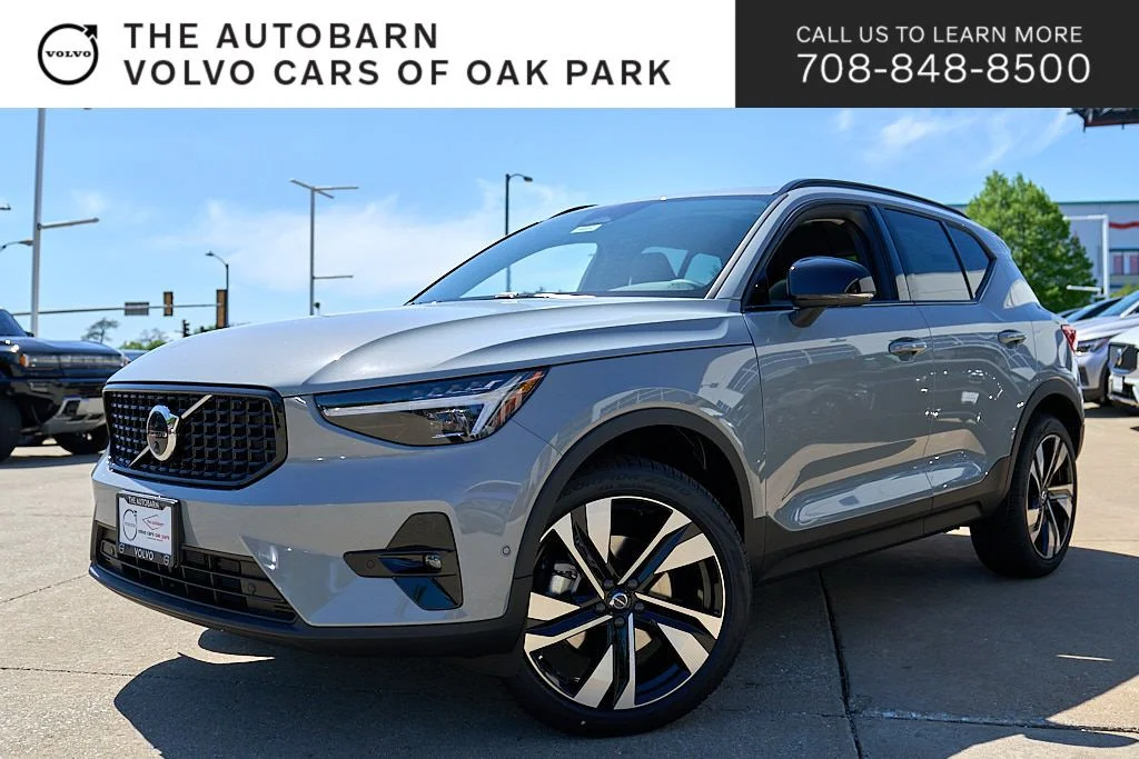2026 Volvo XC40 B5 Plus Dark AWD's photo