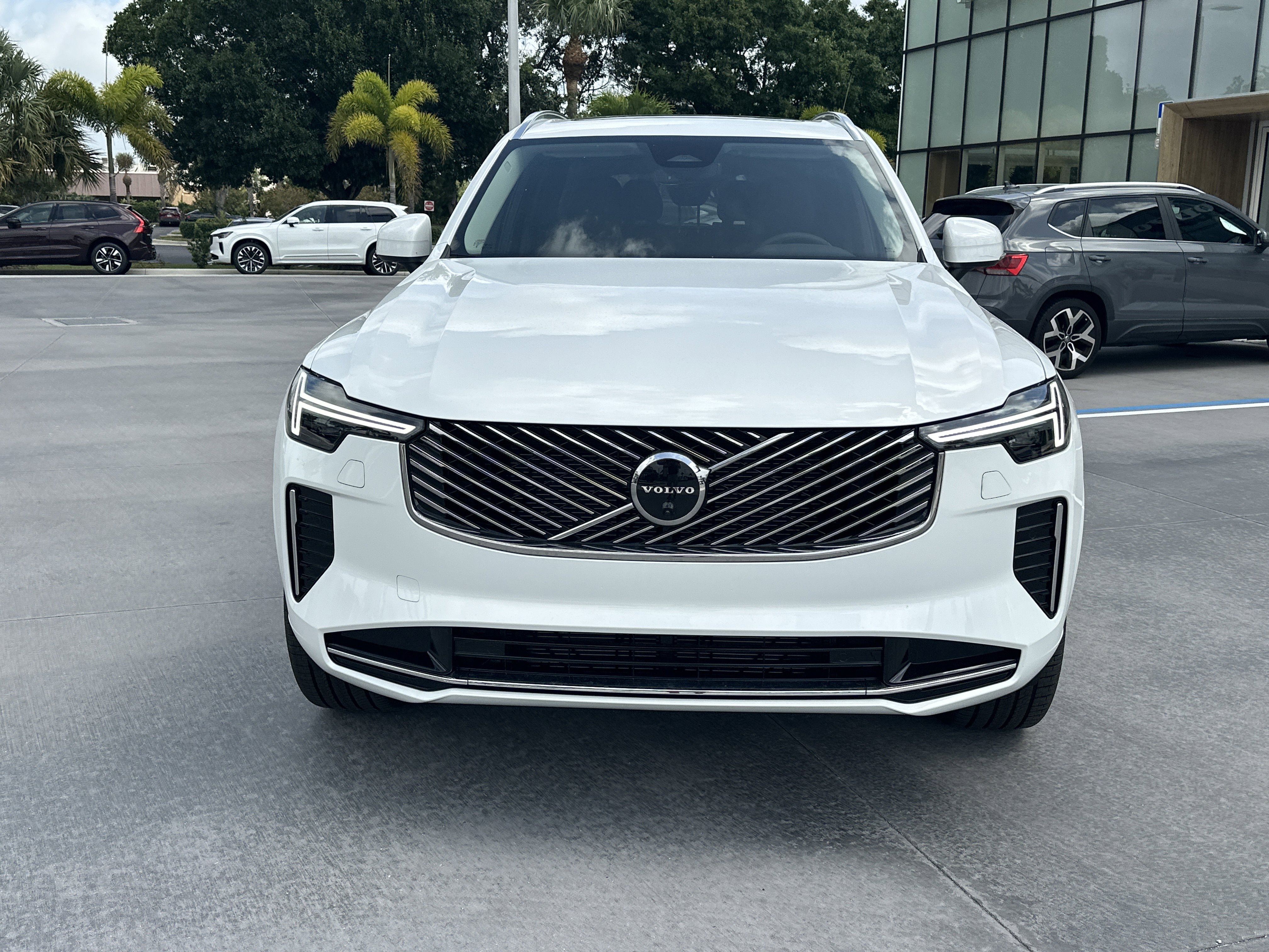 New 2026 Crystal White Volvo Plus image 3