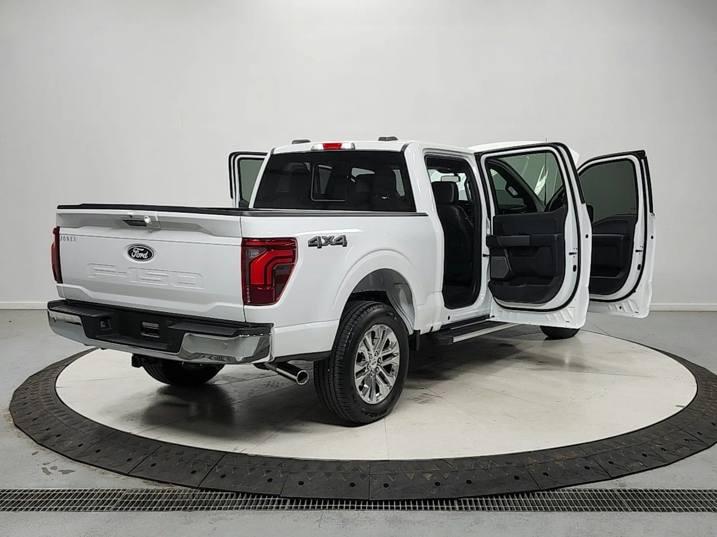 Used 2024 White Ford Lariat image 15