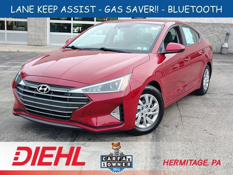 Used 2020 Red Hyundai SE image 1