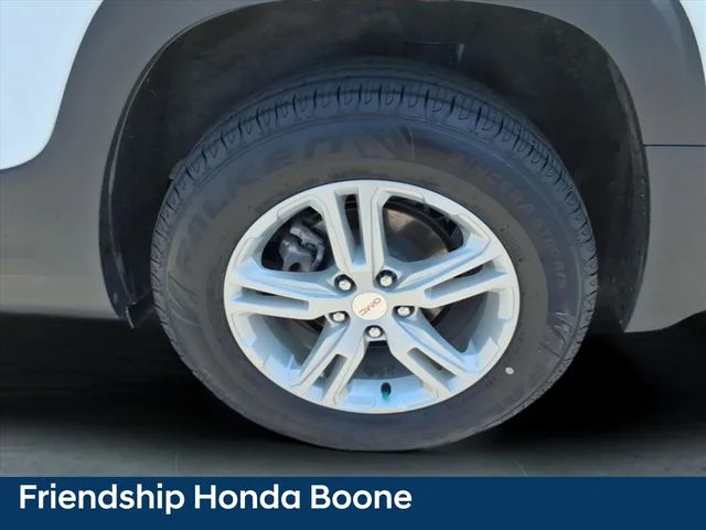 Used 2023 White GMC SLE image 13