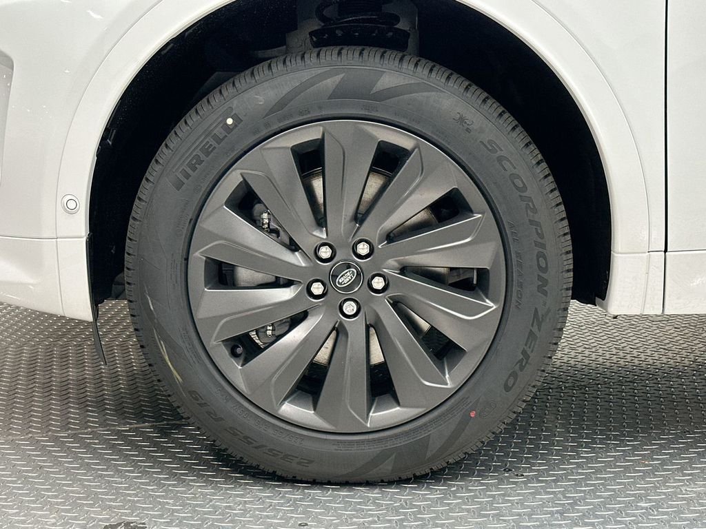 Used 2025 Fuji White Land Rover S image 5
