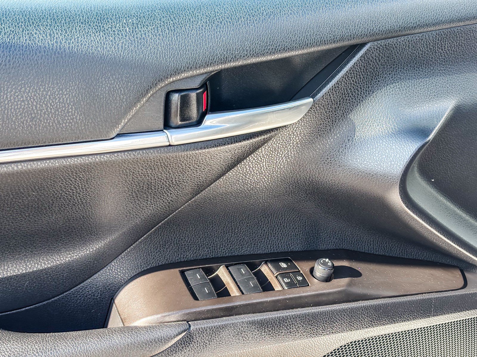 Certified Used 2024 Ice Cap Toyota SE image 21