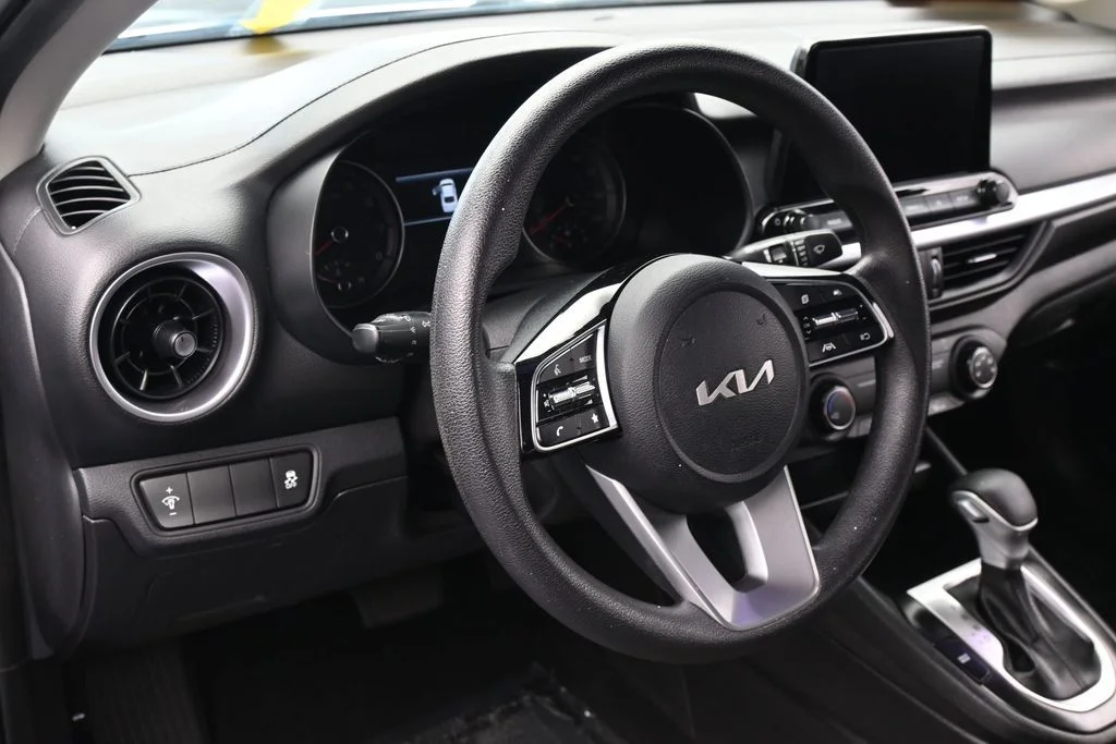 Used 2023 Deep Sea Blue Kia LXS image 13