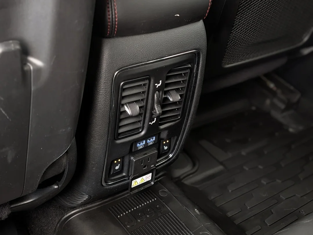 Used 2019 Green Jeep Trailhawk - - 4x4 - 5.7L HEMI V8 - Blind Spot Monitor - Backup Camera & More! image 30