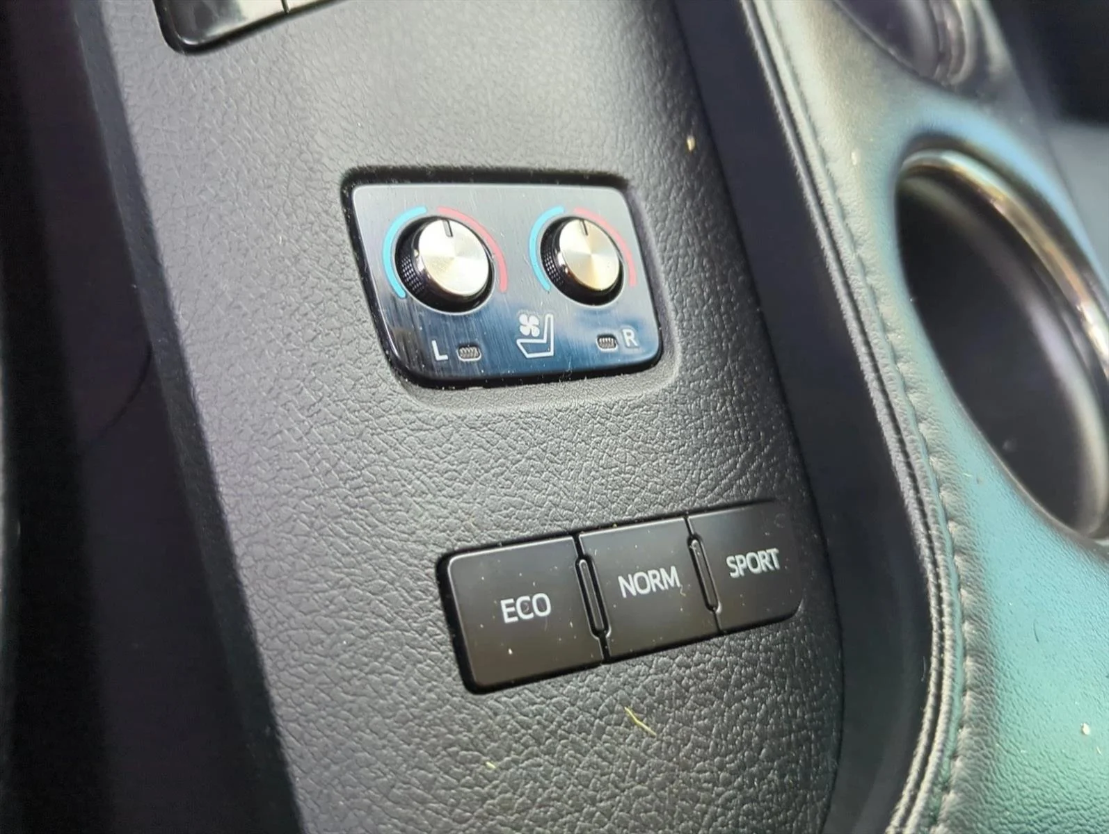 Used 2016 Parisian Night Pearl Toyota Limited image 18