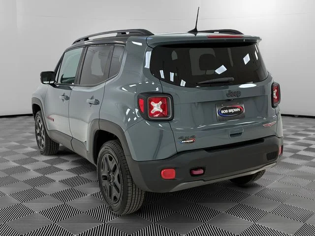 Used 2018 Gray Jeep Trailhawk image 3