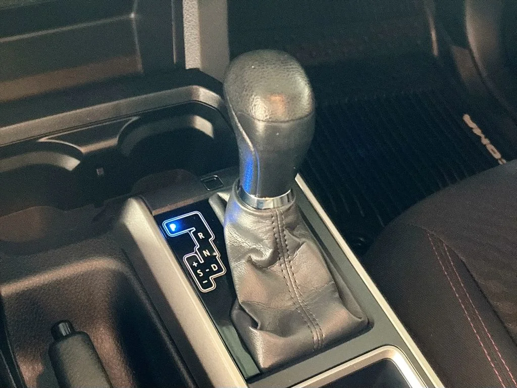 Used 2020 White Toyota SR5 image 16