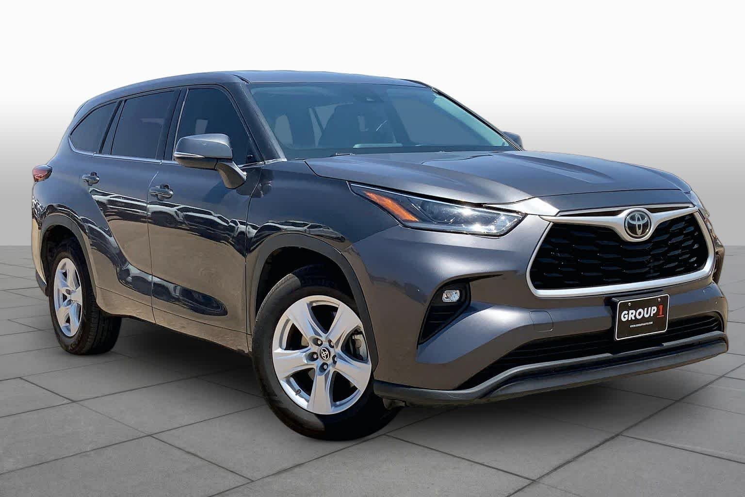 Used 2021 Magnetic Gray Metallic Toyota LE image 3
