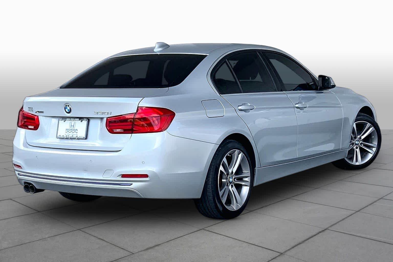 Used 2017 GLACIER SILVER METALLIC BMW 330i xDrive image 13