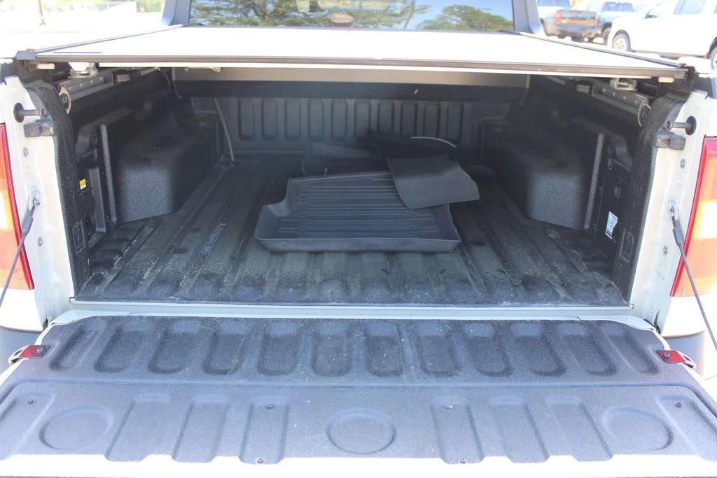 Used 2024  Ford Lariat image 13