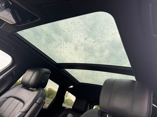 Used 2022 Silver Land Rover HSE Silver Edition image 15