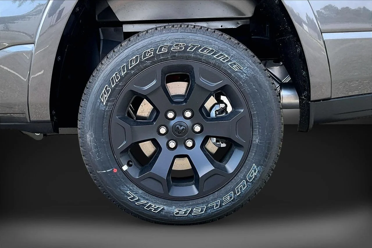 New 2026 Granite Crystal Metallic Clearcoat RAM Big Horn/Lone Star image 28