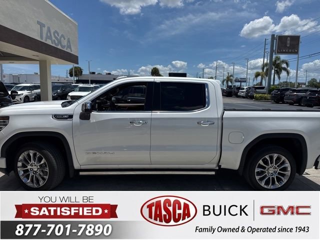 Used 2022 White Frost Tricoat GMC Denali image 2