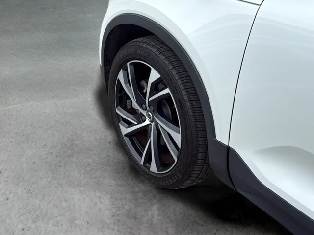 Used 2019 White Volvo R-Design image 13