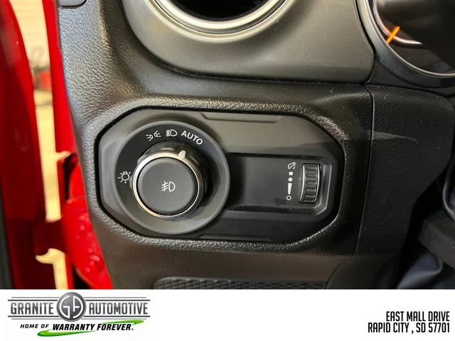 2023 Jeep Wrangler 4-Door Sahara - Photo 30