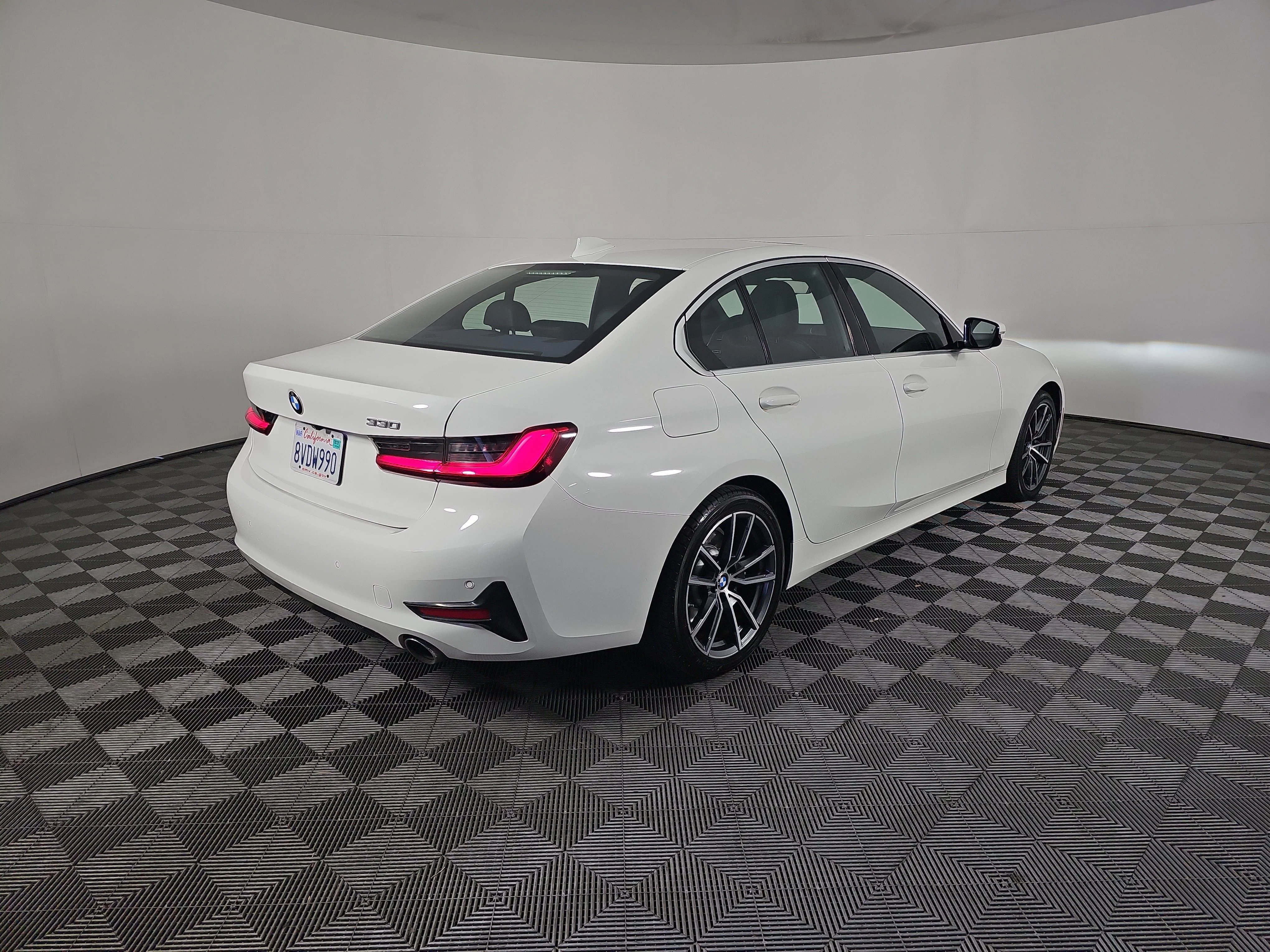 Used 2021 Alpine White BMW  image 4