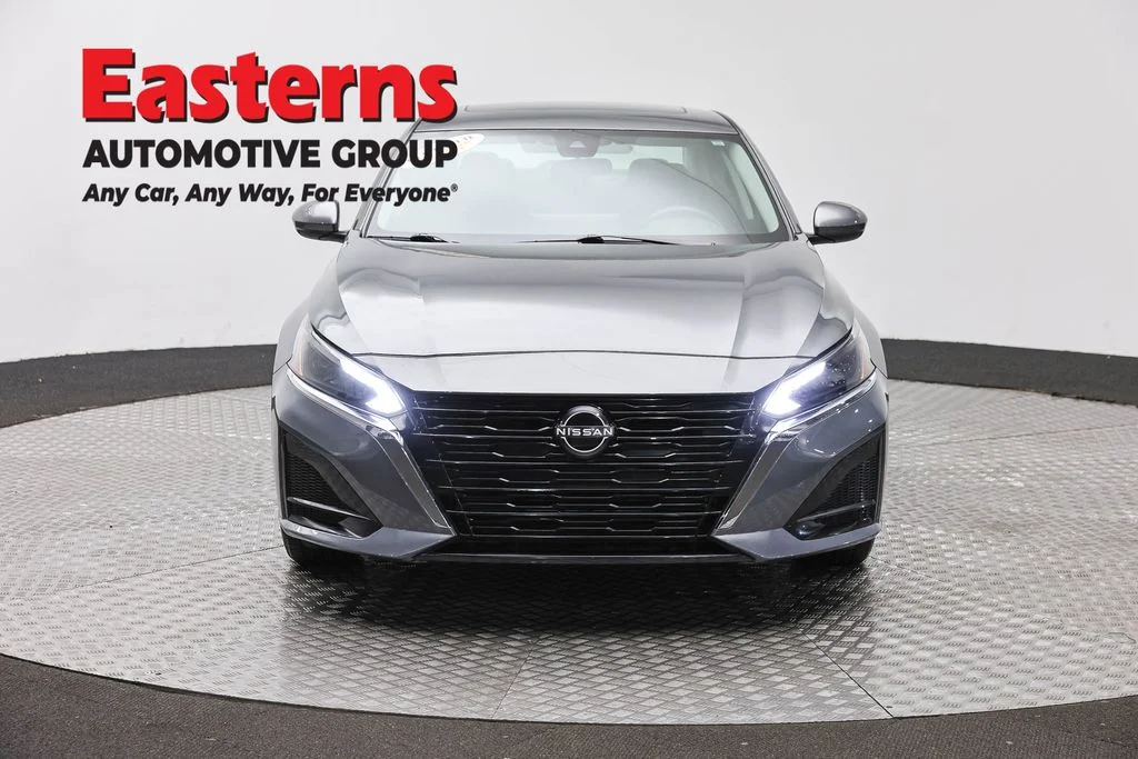 Used 2023 Gray Nissan 2.5 SV image 2