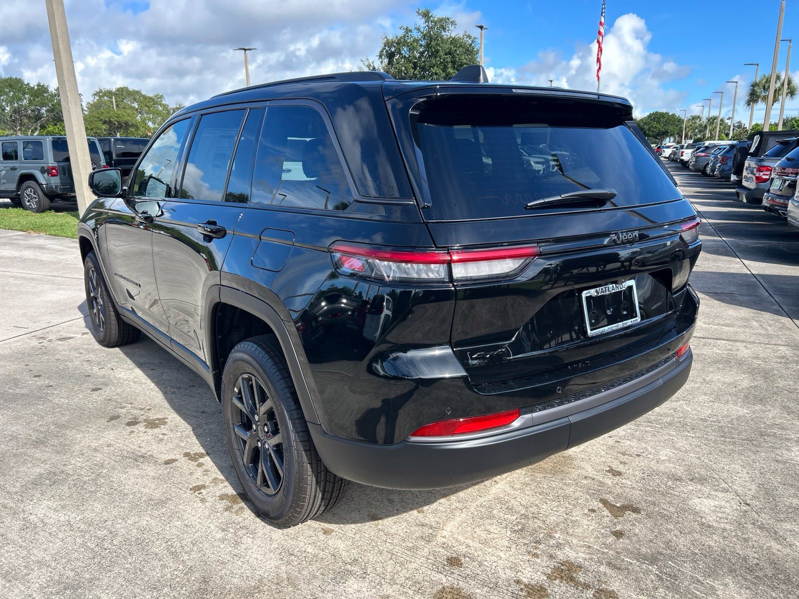 New 2027 High-Gloss Black Paint Jeep Laredo Altitude image 3
